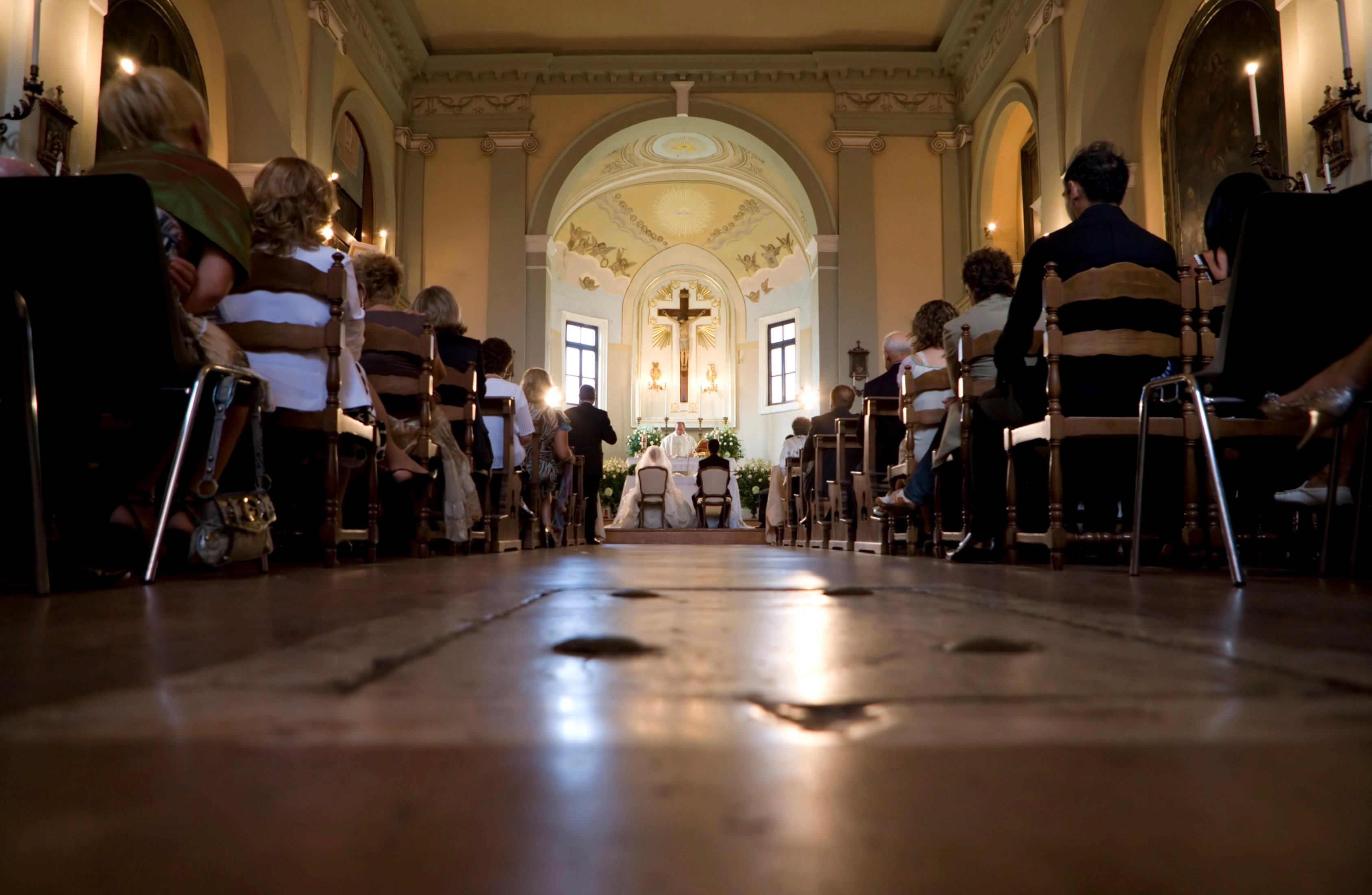 image d'un mariage à l'église